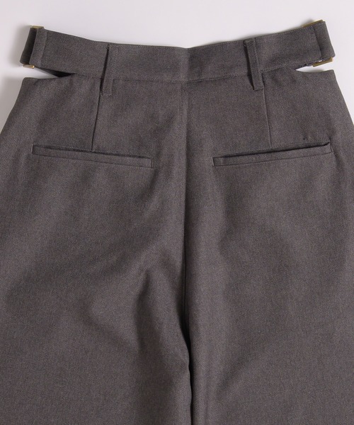 MUHET(ミュエータ)の「waist slit curve slacks pants / ウエストスリットカーブスラックスパンツ(スラックス・レディース・チャコールグレー/ベージュ・MEDIUM/SMALL)」の4枚目の写真