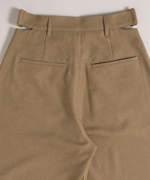 MUHET(ミュエータ)の「waist slit curve slacks pants / ウエストスリットカーブスラックスパンツ(スラックス・レディース・チャコールグレー/ベージュ・MEDIUM/SMALL)」の6枚目の写真