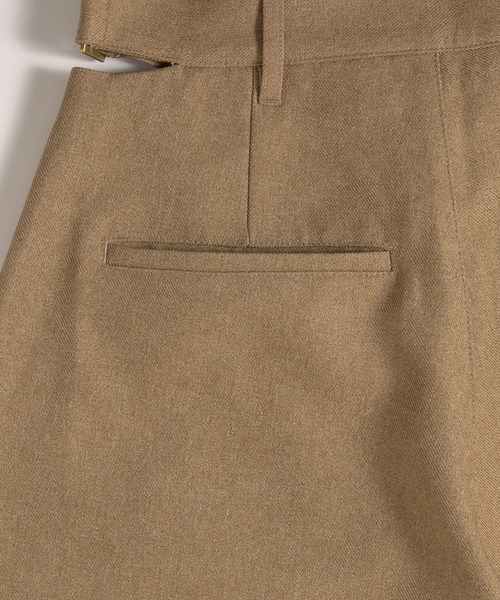 MUHET(ミュエータ)の「waist slit curve slacks pants / ウエストスリットカーブスラックスパンツ(スラックス・レディース・チャコールグレー/ベージュ・MEDIUM/SMALL)」の13枚目の写真