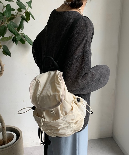 DouDou(ドゥドゥ)の「【WEB限定】パッカブルリュック(バックパック/リュック・レディース・アイボリー/ブラック・FREE)」の1枚目の写真