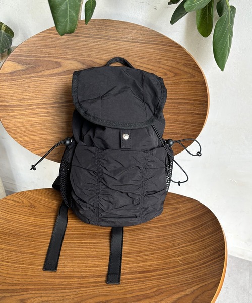 DouDou(ドゥドゥ)の「【WEB限定】パッカブルリュック(バックパック/リュック・レディース・アイボリー/ブラック・FREE)」の3枚目の写真