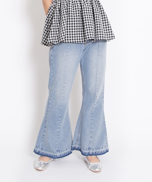 PUNYUS(プニュズ)の「カットオフデニムフレアパンツ(デニムパンツ・レディース・ブラック/ライトブルー・1/2/4/3)」の3枚目の写真