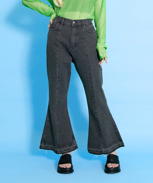 PUNYUS(プニュズ)の「カットオフデニムフレアパンツ(デニムパンツ・レディース・ブラック/ライトブルー・1/2/4/3)」の18枚目の写真