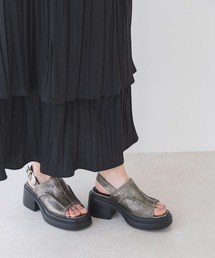 美品　ジーナシス　グレー　ファーサンダル JEANASIS（サンダル）のフリマアイテム一覧