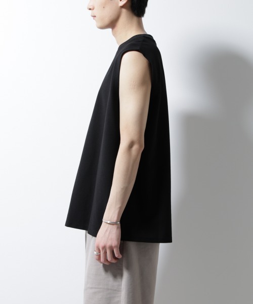 NANO universe（ナノユニバース）の「「MC」coveross(R)ツイル調 冷感プレーティング天竺ノースリーブ（タンクトップ・メンズ・ブラック/ホワイト・L/M）」の17枚目の写真