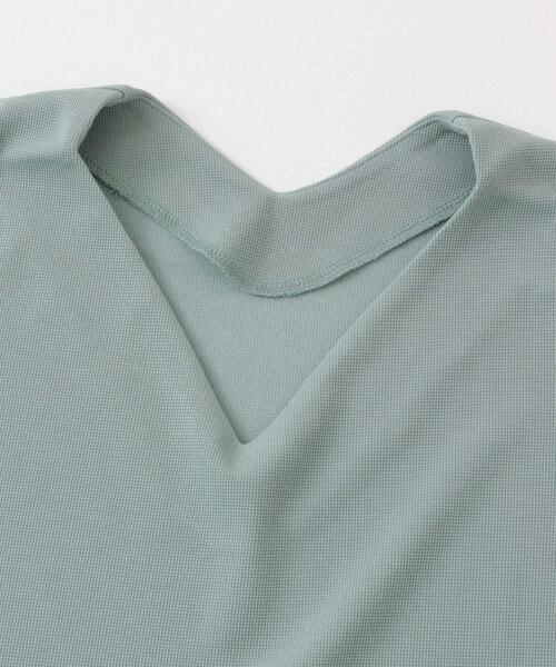 SENSE OF PLACE by URBAN RESEARCH(センスオブプレイスバイアーバンリサーチ)の「ミラノリブVネックTシャツ(Tシャツ/カットソー・レディース・チャコールグレー/ブラック/オフホワイト/ホワイト系その他/ライトカーキ・ONE)」の6枚目の写真