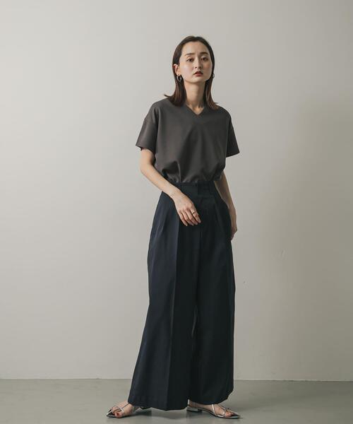 SENSE OF PLACE by URBAN RESEARCH(センスオブプレイスバイアーバンリサーチ)の「ミラノリブVネックTシャツ(Tシャツ/カットソー・レディース・チャコールグレー/ブラック/オフホワイト/ホワイト系その他/ライトカーキ・ONE)」の9枚目の写真