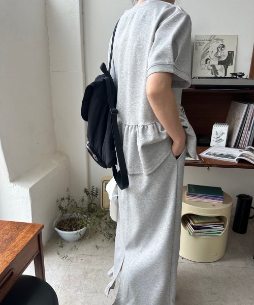FAVORITO(ファヴォリート)の「クルーネック半袖フリルトップスハイウエストポケット付きスカート2点セットアップ(セットアップ・レディース・グレー/ホワイト/ブラック・F)」の21枚目の写真