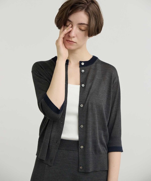 CINOH(チノ)の「【CINOH/チノ】別注 Washable Silk Half Sleeve Cardigan/ウォッシャブルシルクハーフスリーブカーディガン(カーディガン/ボレロ・レディース・ブラック/ブルー/キナリ/ダークグレー・36/38)」の7枚目の写真