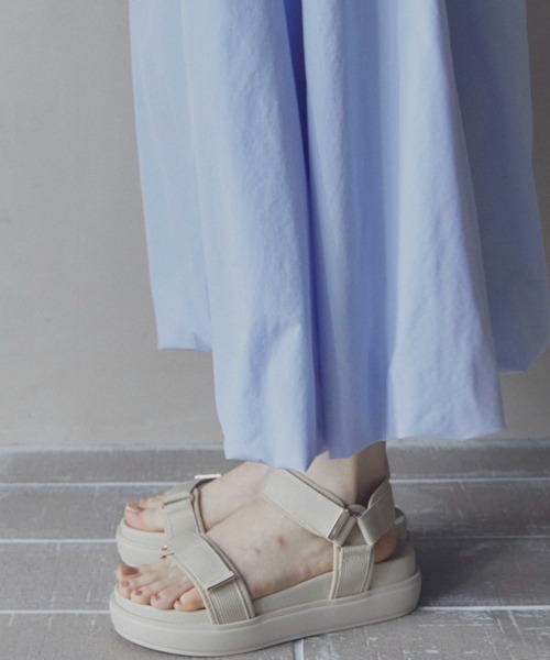 Doux archives（ドゥアルシーヴ）の「ベルトサンダル（サンダル・レディース・ブラック/アイボリー・23.5/24.5）」の10枚目の写真