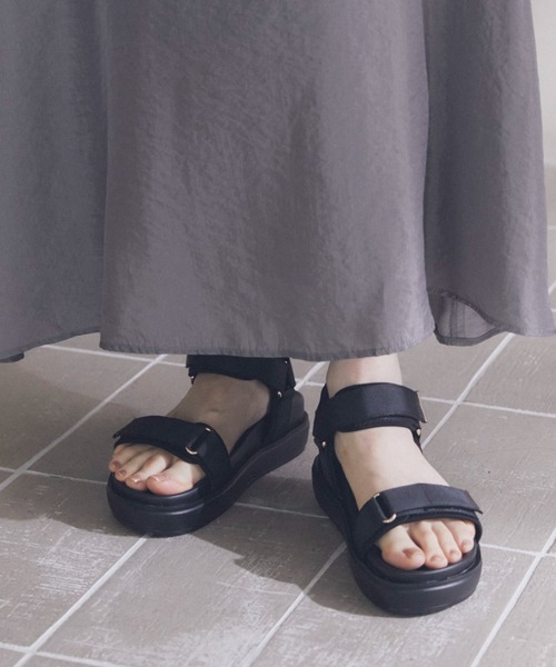Doux archives（ドゥアルシーヴ）の「ベルトサンダル（サンダル・レディース・ブラック/アイボリー・23.5/24.5）」の16枚目の写真