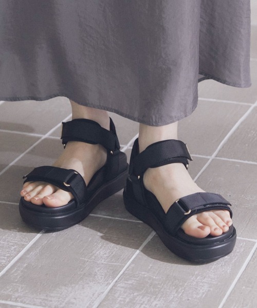 Doux archives（ドゥアルシーヴ）の「ベルトサンダル（サンダル・レディース・ブラック/アイボリー・23.5/24.5）」の17枚目の写真