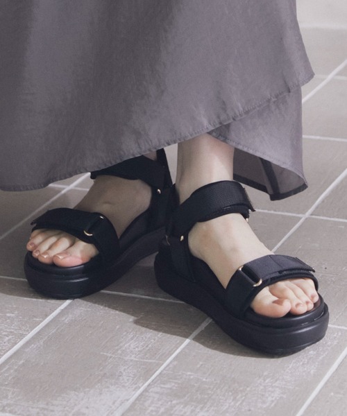 Doux archives（ドゥアルシーヴ）の「ベルトサンダル（サンダル・レディース・ブラック/アイボリー・23.5/24.5）」の19枚目の写真