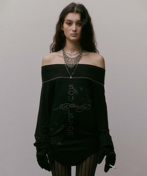 SCULPTOR Off-Shoulder Tee オフショルダー長袖Tシャツ Sculptor X Ed Hardy] Raglan Off-Shoulder Tee（Tシャツ