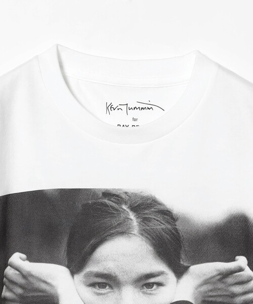 Ray BEAMS（レイビームス）の「【別注】Kevin Cummins / 「Bjork」Photo T①（Tシャツ/カットソー・レディース・ホワイト・ONE SIZE）」の7枚目の写真