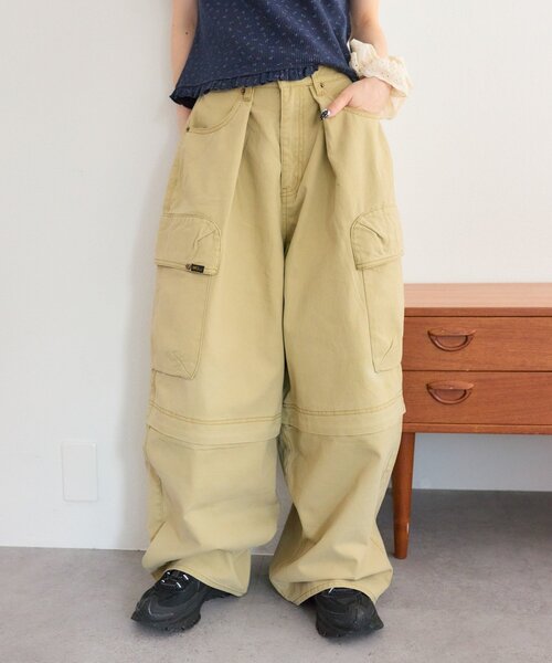 w closet(ダブルクローゼット)の「2WAYカーゴパンツ(その他パンツ・レディース・ベージュ/ブラック/カーキ/ブルー・MEDIUM/SMALL)」の1枚目の写真