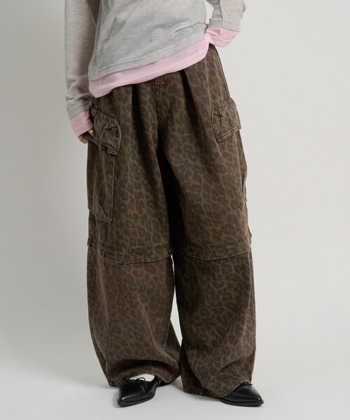 w closet(ダブルクローゼット)の「2WAYカーゴパンツ(その他パンツ・レディース・ベージュ/ブラック/カーキ/ブルー/ピンク/ブラウン・MEDIUM/SMALL)」の3枚目の写真