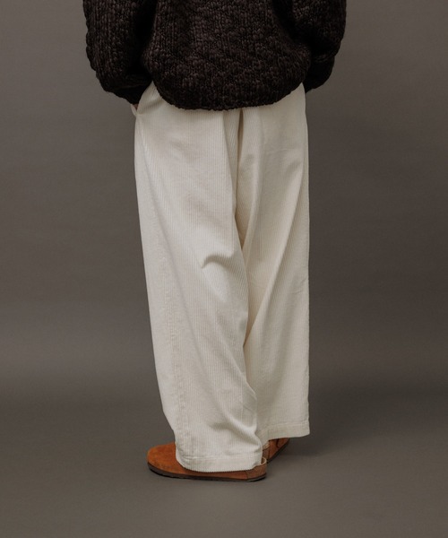 ADAM ET ROPE'（アダムエロペ）の「【WEB限定】2タック ワイドストレート ドカンパンツ / バギーパンツ /コーデュロイ / ユニセックス（その他パンツ・メンズ・ブラック/チャコールグレー/オフホワイト/ベージュ系その他・S/M/L）」の11枚目の写真