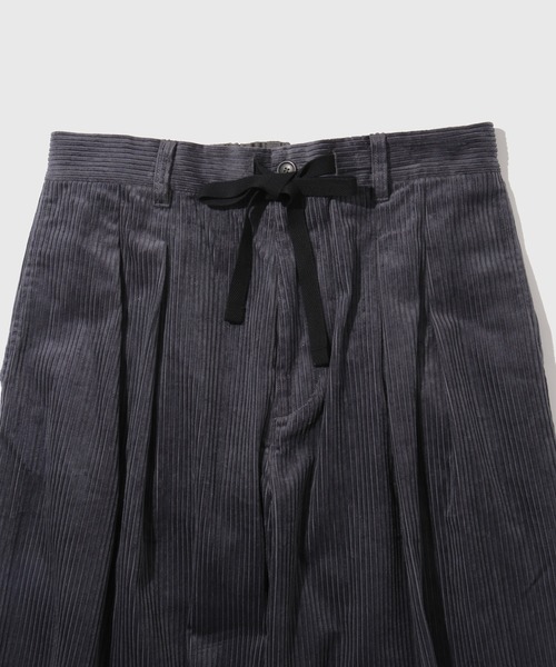 ADAM ET ROPE'（アダムエロペ）の「【WEB限定】2タック ワイドストレート ドカンパンツ / バギーパンツ /コーデュロイ / ユニセックス（その他パンツ・メンズ・ブラック/チャコールグレー/オフホワイト/ベージュ系その他・S/M/L）」の19枚目の写真