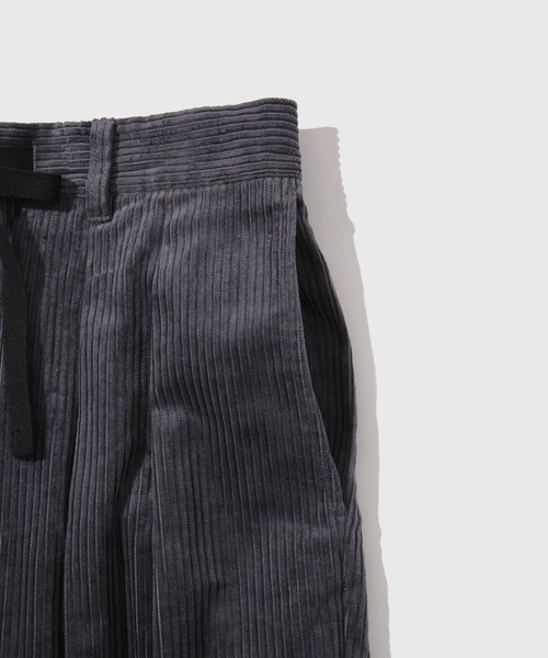 ADAM ET ROPE'（アダムエロペ）の「【WEB限定】2タック ワイドストレート ドカンパンツ / バギーパンツ /コーデュロイ / ユニセックス（その他パンツ・メンズ・ブラック/チャコールグレー/オフホワイト/ベージュ系その他・S/M/L）」の20枚目の写真