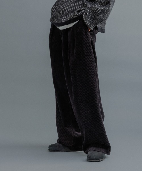 ADAM ET ROPE'（アダムエロペ）の「【WEB限定】2タック ワイドストレート ドカンパンツ / バギーパンツ /コーデュロイ / ユニセックス（その他パンツ・メンズ・ブラック/チャコールグレー/オフホワイト/ベージュ系その他・S/M/L）」の5枚目の写真