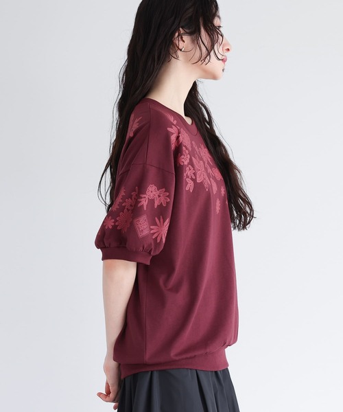 somari imagination(ソマリ イマジネーション)の「『レースプリントカットソー』(Tシャツ/カットソー・レディース・ネイビー/ボルドー・1/2)」の4枚目の写真