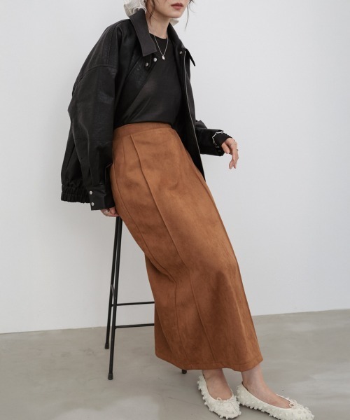 Bab(バブ)の「【タイト/フレア2タイプ】【サイズ展開あり】スウェードロングスカート(スカート・レディース・チャコールグレー/アイボリー系/ブラウン系その他2/アイボリー/グレー系その他/イエロー系その他/キャメル/ブラウン・S/M/L)」の7枚目の写真