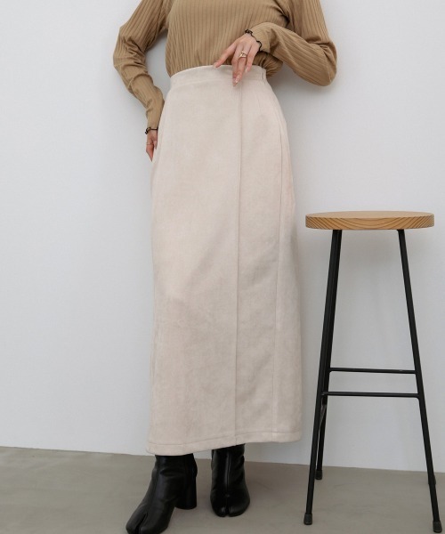 Bab(バブ)の「【タイト/フレア2タイプ】【サイズ展開あり】スウェードロングスカート(スカート・レディース・チャコールグレー/アイボリー系/ブラウン系その他2/アイボリー/グレー系その他/イエロー系その他/キャメル/ブラウン・S/M/L)」の2枚目の写真