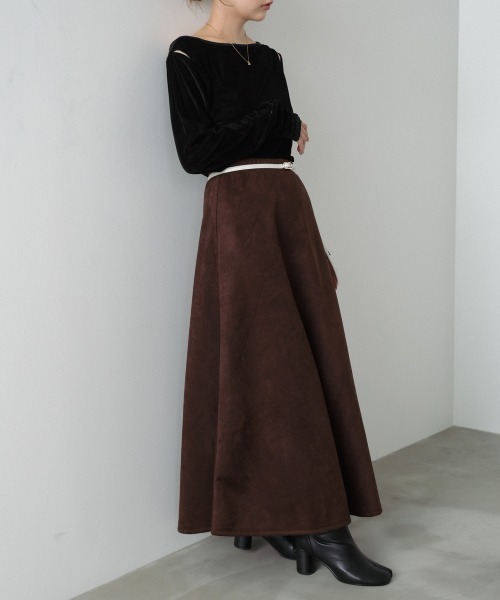 Bab(バブ)の「【タイト/フレア2タイプ】【サイズ展開あり】スウェードロングスカート(スカート・レディース・チャコールグレー/アイボリー系/ブラウン系その他2/アイボリー/グレー系その他/イエロー系その他/キャメル/ブラウン・S/M/L)」の5枚目の写真