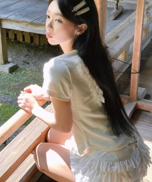 .KOM（ドットコム）の「A'GEM/9 × .kom 『.KOM/ドットケーオーエム』 背中レース 羽半袖Tシャツ（Tシャツ/カットソー・レディース・ホワイト/ブラック・FREE）」の4枚目の写真