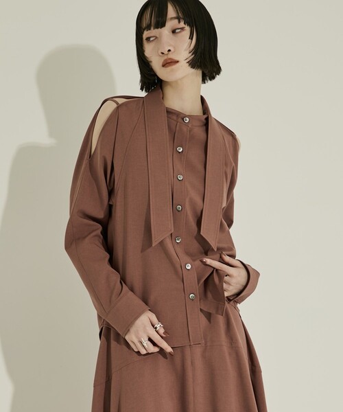 AKANE UTSUNOMIYA（アカネウツノミヤ）の「【AKANE UTSUNOMIYA/アカネウツノミヤ】《STUDIOUS別注》WAO-FB49-2009/肩開きブラウス/秋服（シャツ/ブラウス・レディース・ブラウン/ブルー/ブラック・36）」の3枚目の写真