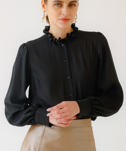 DESIGNWORKS(デザインワークス)の「サテンネックフリルブラウス(シャツ/ブラウス・レディース・ブラック/オフホワイト・38)」の2枚目の写真
