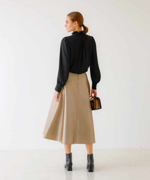 DESIGNWORKS(デザインワークス)の「サテンネックフリルブラウス(シャツ/ブラウス・レディース・ブラック/オフホワイト・38)」の15枚目の写真