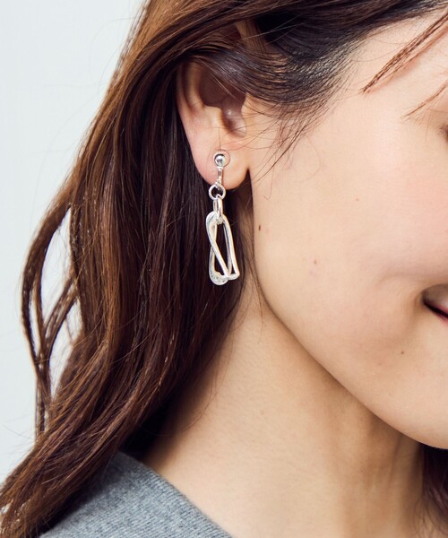 ROPE' PICNIC（ロペピクニック）の「スウィングメタルパーツイヤリング（イヤリング・レディース・ゴールド/シルバー・FREE）」の4枚目の写真