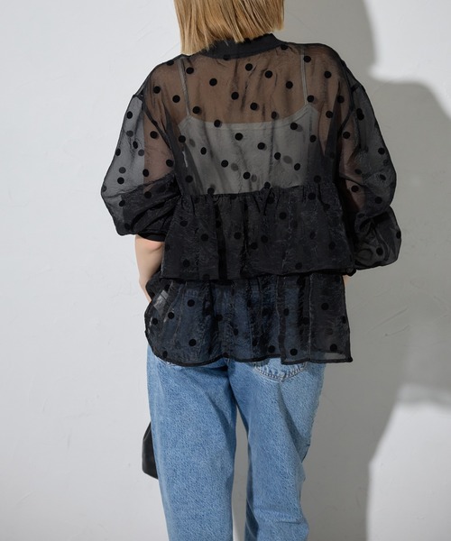 each（イーチ）の「フロッキードットフリルペプラムシアーブルゾン（ブルゾン・レディース・ブラック/グレー・FREE）」の4枚目の写真