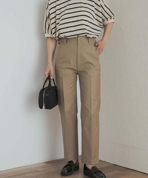 URBAN RESEARCH DOORS（アーバンリサーチドアーズ）の「サイドベルトストレートパンツ（その他パンツ・レディース・ベージュ/ネイビー・SMALL/MEDIUM）」の4枚目の写真