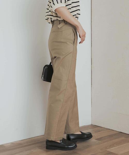 URBAN RESEARCH DOORS（アーバンリサーチドアーズ）の「サイドベルトストレートパンツ（その他パンツ・レディース・ベージュ/ネイビー・SMALL/MEDIUM）」の6枚目の写真