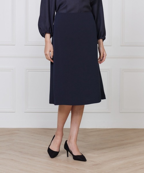 INED（イネド）の「トリアセバックサテンジョーゼット フレアスカート【セットアップ対応】（スーツスカート・レディース・ネイビー/サンドグレー・7号/9号/11号/5号）」の2枚目の写真
