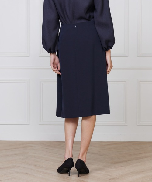 INED（イネド）の「トリアセバックサテンジョーゼット フレアスカート【セットアップ対応】（スーツスカート・レディース・ネイビー/サンドグレー・7号/9号/11号/5号）」の17枚目の写真