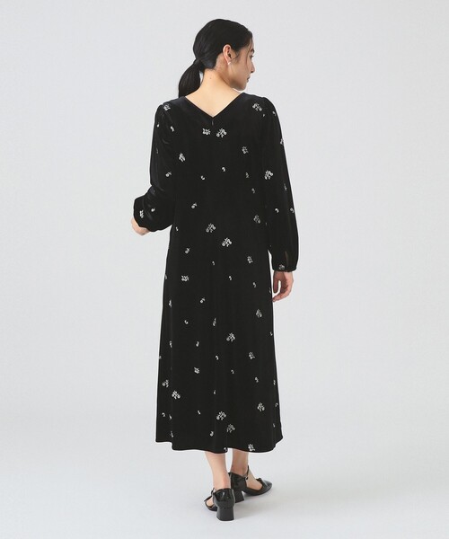 Ray BEAMS(レイビームス)の「ベロア 刺繍 ワンピース(ワンピース・レディース・ブラック/ダークブラウン・0/1)」の5枚目の写真