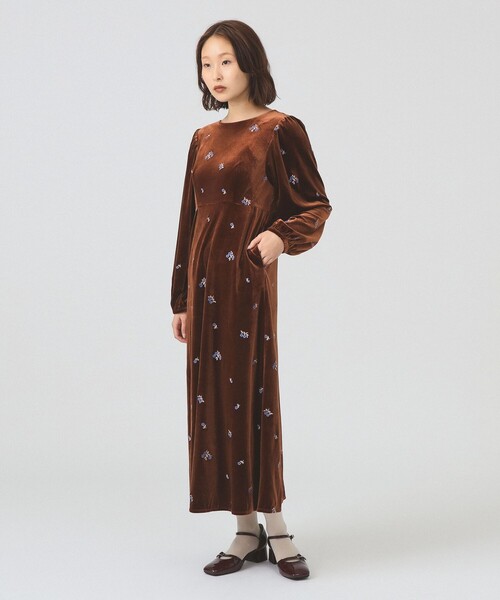 Ray BEAMS(レイビームス)の「ベロア 刺繍 ワンピース(ワンピース・レディース・ブラック/ダークブラウン・0/1)」の6枚目の写真