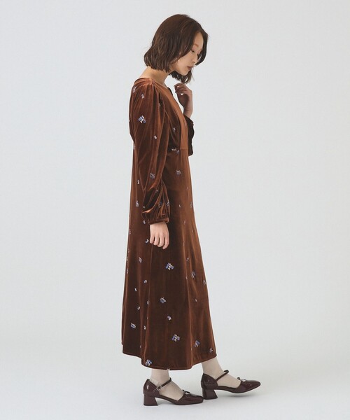 green label relaxing ベロア刺繍ワンピース セール】ベロア 刺繍 ワンピース（ワンピース）｜Ray BEAMS（レイ