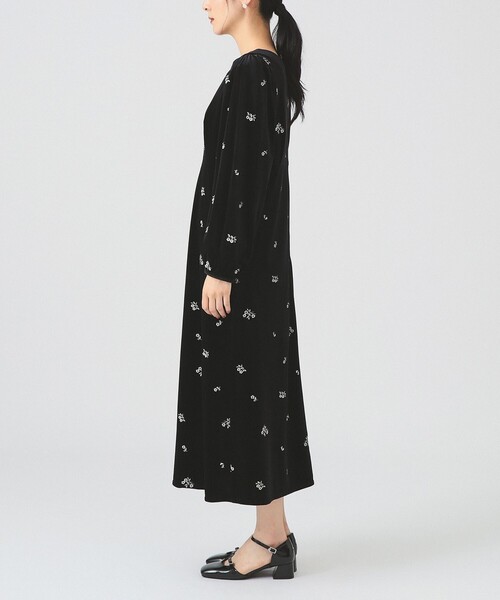 Ray BEAMS(レイビームス)の「ベロア 刺繍 ワンピース(ワンピース・レディース・ブラック/ダークブラウン・0/1)」の10枚目の写真