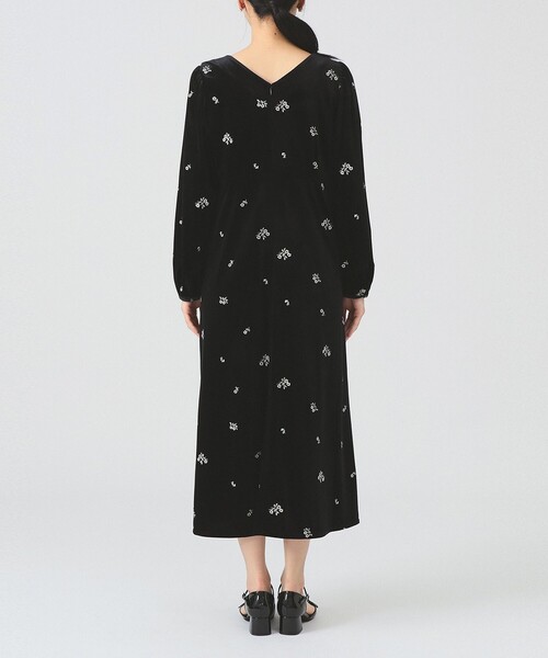 Ray BEAMS(レイビームス)の「ベロア 刺繍 ワンピース(ワンピース・レディース・ブラック/ダークブラウン・0/1)」の11枚目の写真