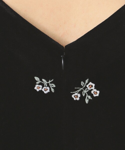 Ray BEAMS(レイビームス)の「ベロア 刺繍 ワンピース(ワンピース・レディース・ブラック/ダークブラウン・0/1)」の12枚目の写真