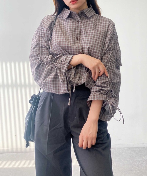 AS KNOW AS plus（アズノゥアズプラス）の「♪ポケット付き 袖ドロストデザインチェックシャツ（シャツ/ブラウス・レディース・ネイビー系/ブラウン系/ブラック系・FREE）」の4枚目の写真