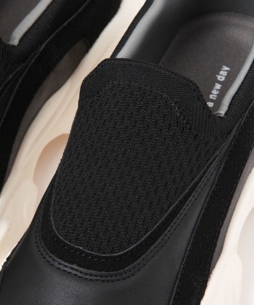 studio CLIP（スタディオクリップ）の「らく履きスリッポンスニーカー（スニーカー・レディース・ベージュ/ブラック・MEDIUM/LARGE）」の11枚目の写真