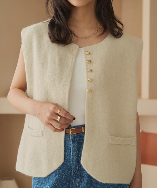 KOBE LETTUCE（コウベレタス）の「ゴールドボタンもっちりニットベスト（ベスト・レディース・アイボリー/ブラック/キャメル・M）」の4枚目の写真