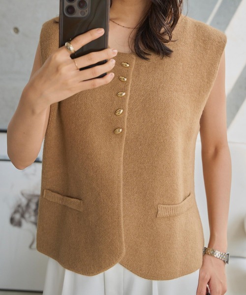 KOBE LETTUCE（コウベレタス）の「ゴールドボタンもっちりニットベスト（ベスト・レディース・アイボリー/ブラック/キャメル・M）」の7枚目の写真