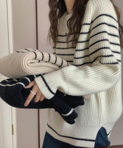 DAY CLOSET(デイ クローゼット)の「レディース 長袖ボーダー柄オーバーサイズサイドスリットリブニットトップス(ニット/セーター・レディース・ネイビー/ホワイト・FREE)」の6枚目の写真